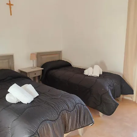 Casa Della Convivialità Don Tonino Hotel *